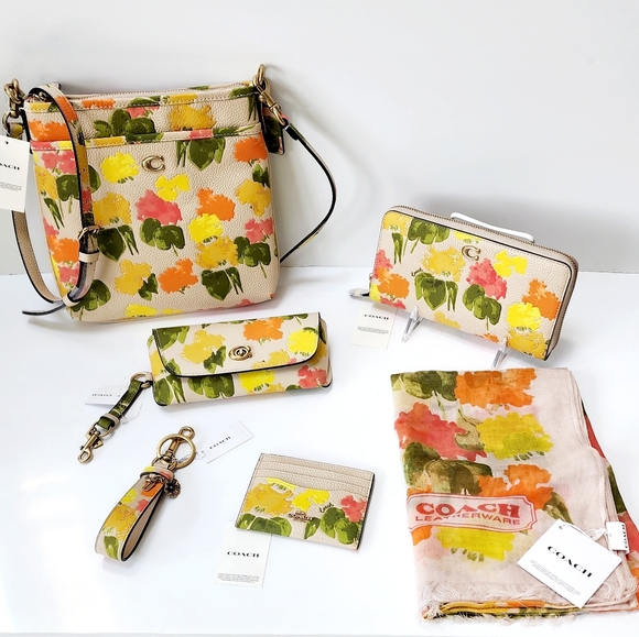 COACH Sunglass Case Bag Charm in a RETRO Classic Floral Print Soft LEATHER NWT! - Picture 6 of 8